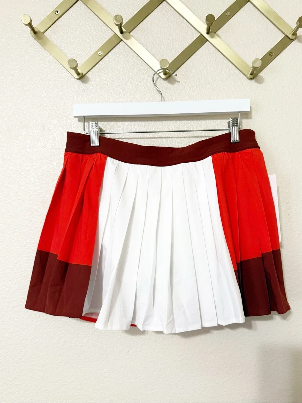 Lululemon Court Champ Pleated High-Rise Tennis Skirt in White/Cherry Ember NEW